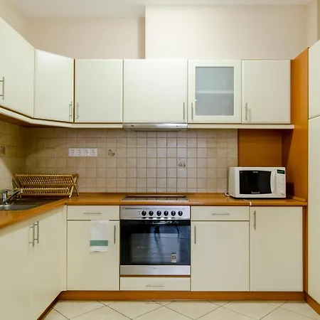 New Broadway Apartment *